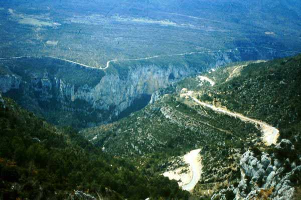 In der Bildmitte rechts ist die Berghütte La Maline zu sehen.