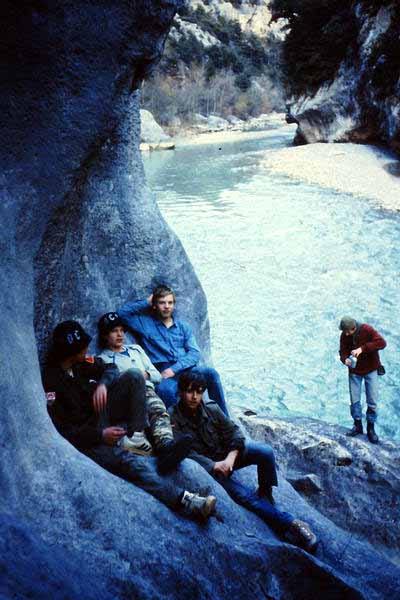 Ausruhen am Ufer des Verdon in der Schlucht